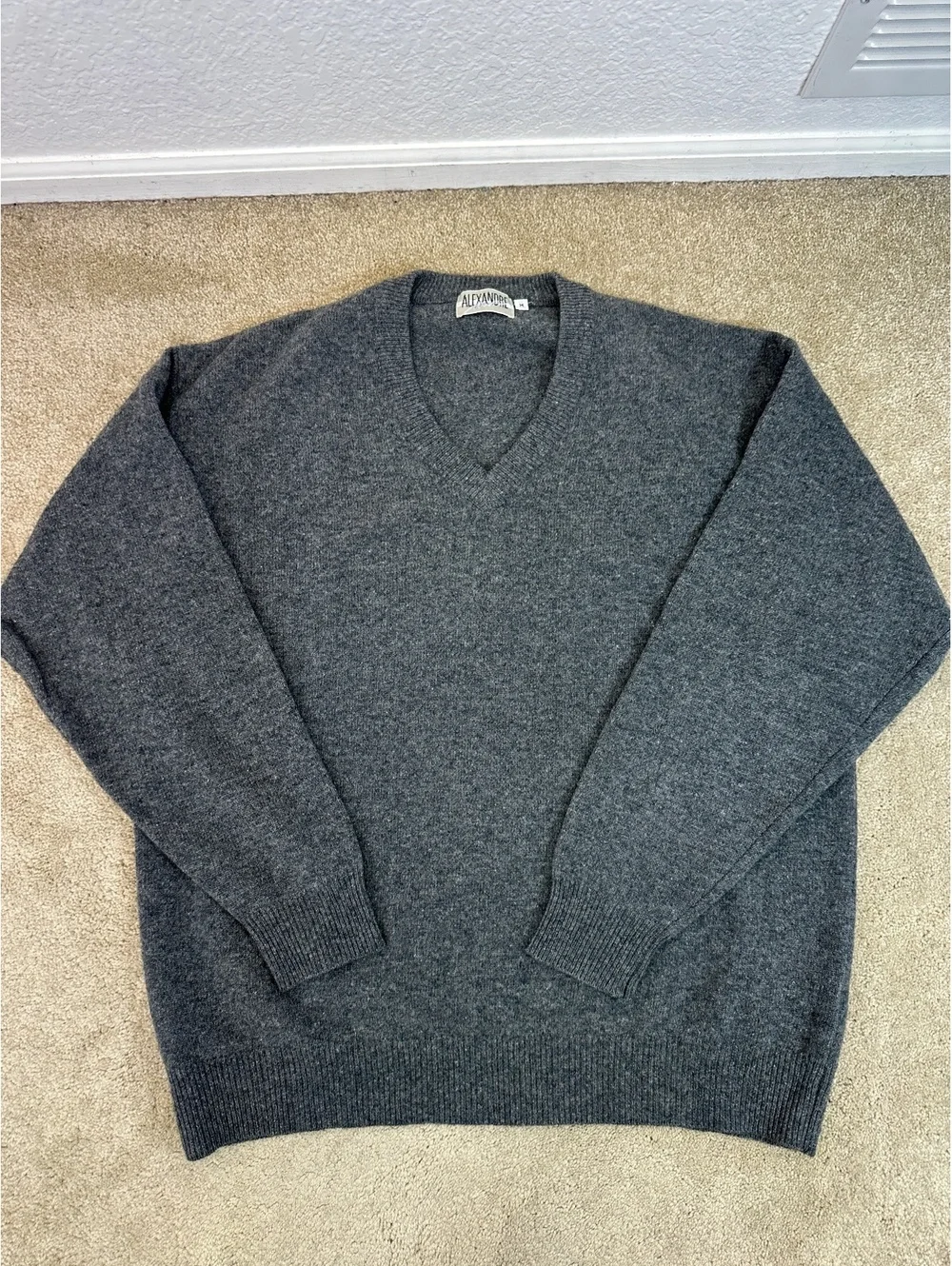 VTG Men’s Sz M Alexandre Grey Lambswool Sweater V-Neck Knit Pullover Warm Soft